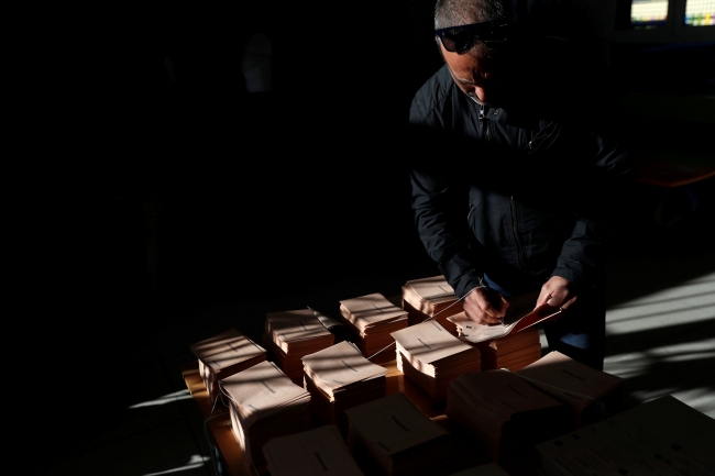 İspanya'da halk sandık başında