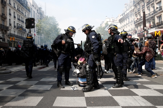 Fransa'da polis şiddetiyle yaralananların sayısı açıklandı