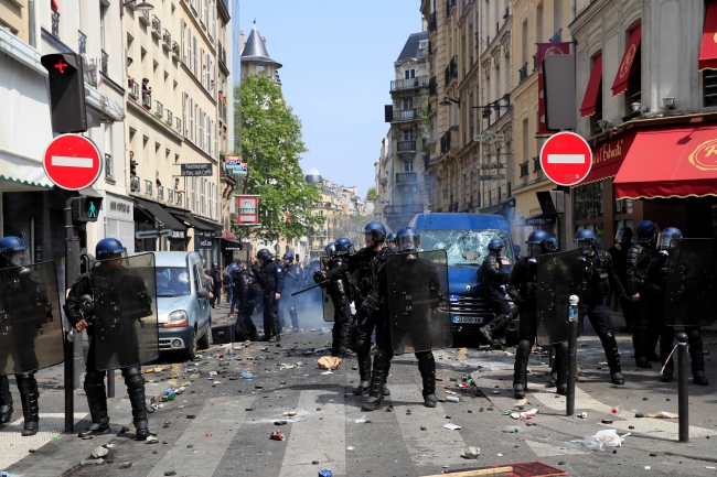 Fransa'da polis şiddetiyle yaralananların sayısı açıklandı