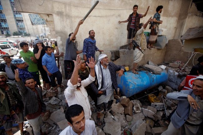Koalisyon güçleri Yemen'de yine sivilleri hedef aldı