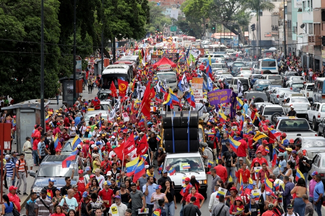 Venezuela’da binlerce kişiden ABD protestosu