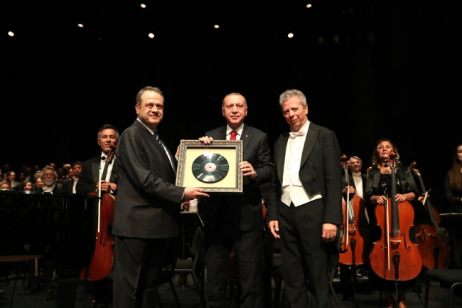 İstiklal Marşı kaydı bulunan taş plak. Fotoğraf: Cumhurbaşkanlığı