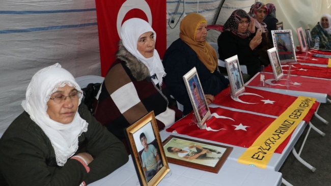 Evlat nöbetine iki aile daha katıldı