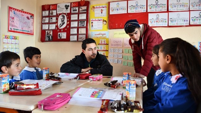 Ağrı'da köy okullarını onarmak için seferber oldular
