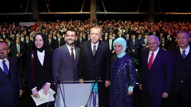Cumhurbaşkanı Erdoğan Londra'da Türk vatandaşlarıyla buluştu