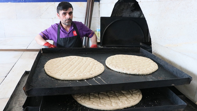 Tokat çöreği ramazan sofralarını süslüyor