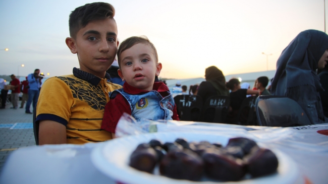8 bin Suriyeli iftar sofrasında buluştu