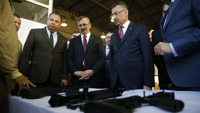Cumhurbaşkanı Yardımcısı Oktay milli piyade tüfeği ile atış yaptı