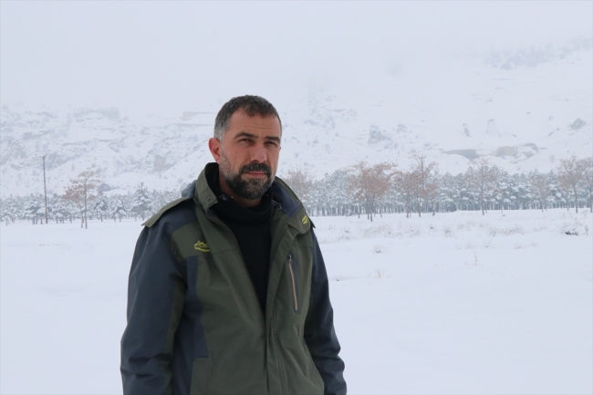 Yabani hayvanlar için 15 yıldır doğaya yem bırakıyor