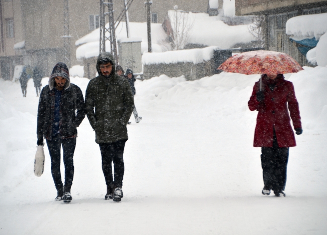 Doğu kar altında: 754 yerleşim yeri ulaşıma kapandı