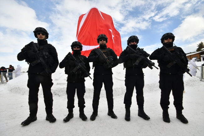 Kardan şehit heykellerine yoğun ilgi