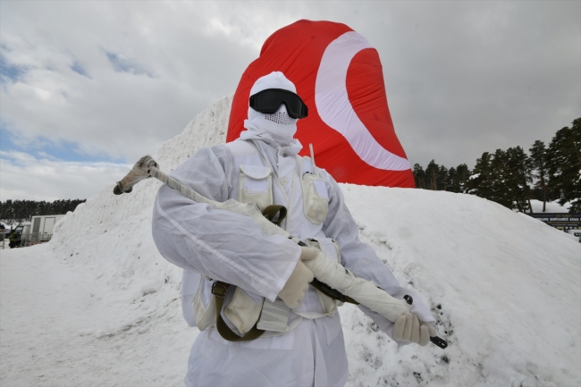 Kardan şehit heykellerine yoğun ilgi