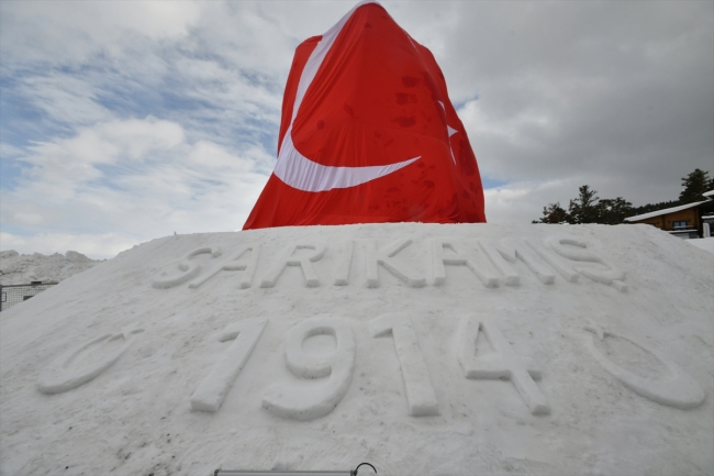 Kardan şehit heykellerine yoğun ilgi