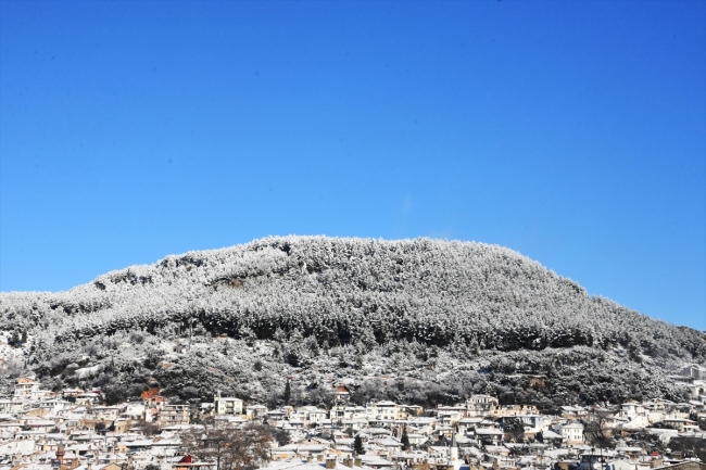 Muğla kar yağışıyla ayrı bir güzelliğe büründü