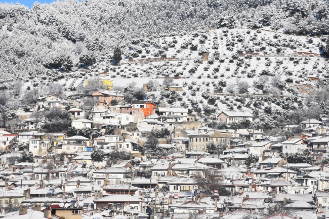 Muğla kar yağışıyla ayrı bir güzelliğe büründü