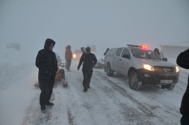 Kar ve tipide mahsur kalan 75 kişi kurtarıldı