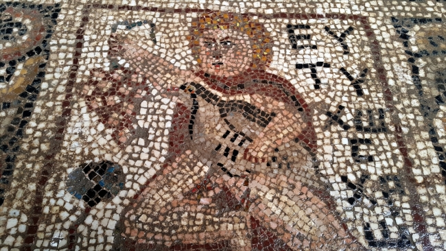 Binlerce yıllık mozaikte turp figürüne rastlandı