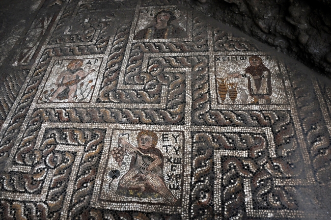 Binlerce yıllık mozaikte turp figürüne rastlandı