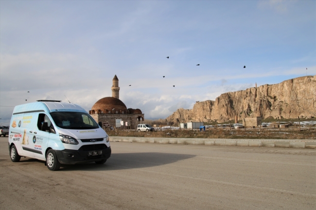 Van'da sokak hayvanlarını sahiplenenlere kulübe hediye