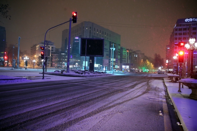 Ankara'da gece boyunca kar yağışı etkili oldu