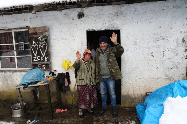 İki odalı yayla evinde zorlu yaşam