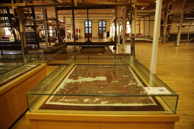 Asırlık halı desenleri dijital ortama aktarılıyor