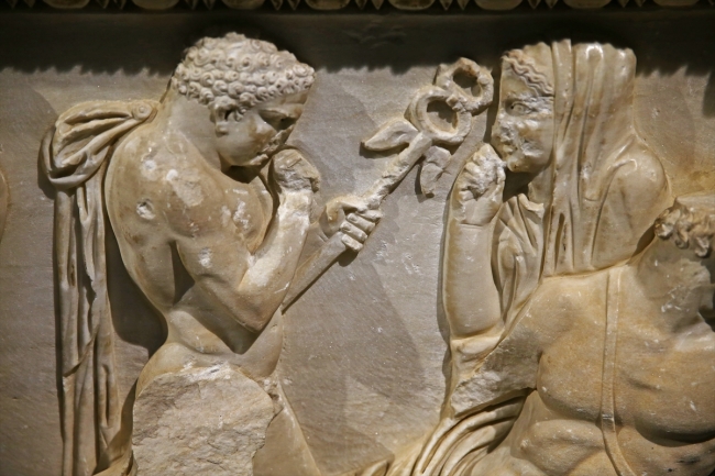 Asırlık fabrikadaki eserler büyük ilgi görüyor