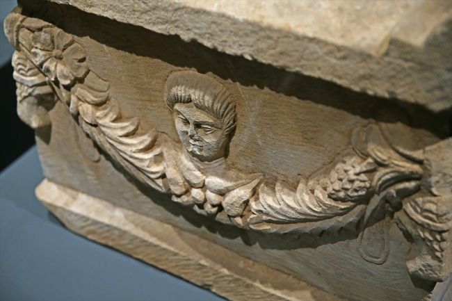 Asırlık fabrikadaki eserler büyük ilgi görüyor