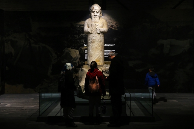 Asırlık fabrikadaki eserler büyük ilgi görüyor