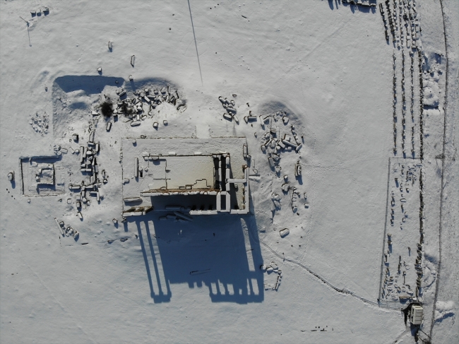 Kar altında "Aizanoi Antik Kenti"