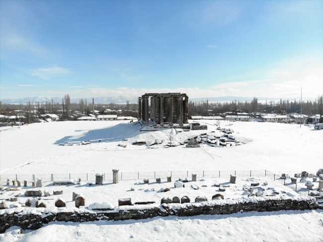 Kar altında "Aizanoi Antik Kenti"