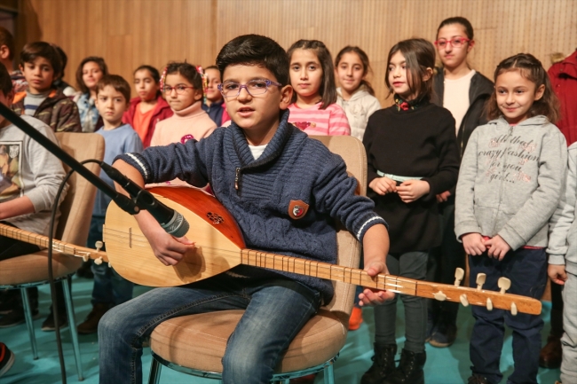 Van sokaklarında müzik sesi