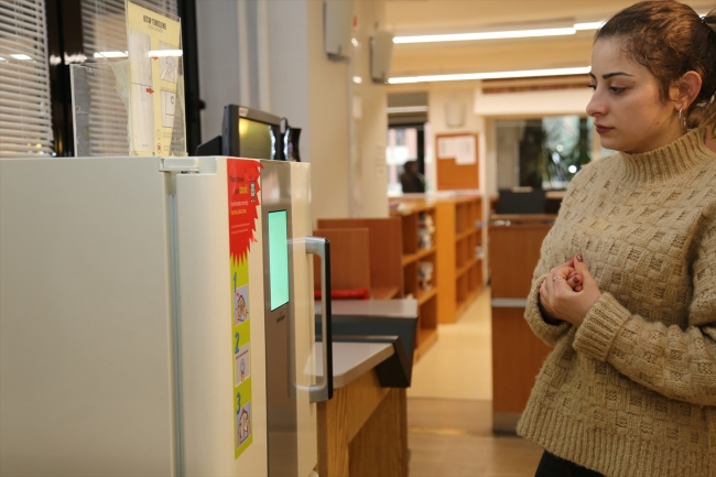 Anadolu Üniversitesinde kitaplar "duşta" temizleniyor