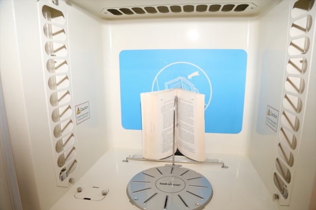 Anadolu Üniversitesinde kitaplar "duşta" temizleniyor