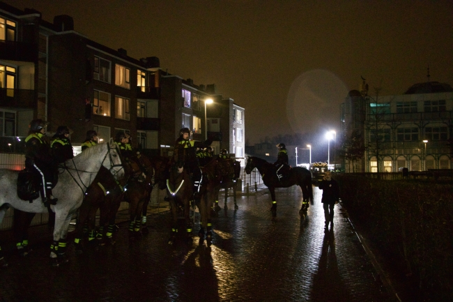 Hollanda'da cami önünde "İslam karşıtı" gösteri