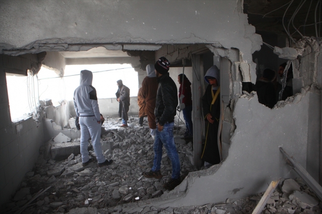 İsrail askerleri Filistinli tutuklunun evini patlattı