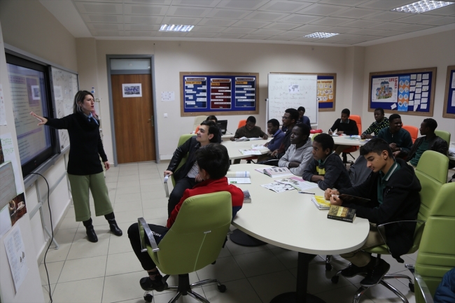 Türkiye'nin gönül elçilerini yetiştiriyorlar