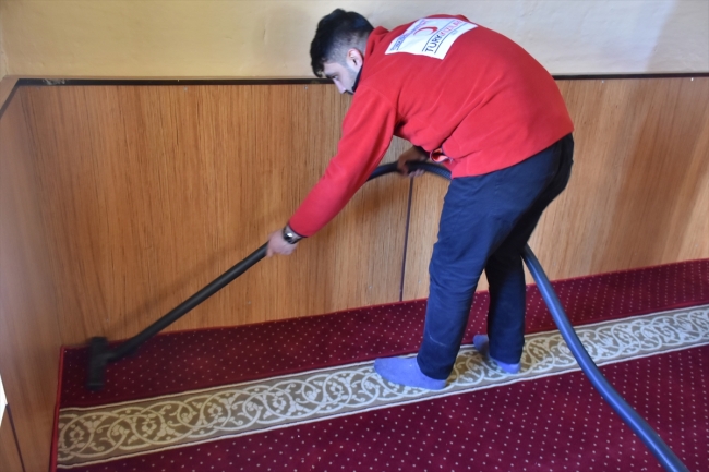 Uzaktaki köylerde gönül bağı kuruyorlar