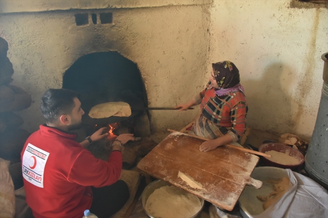 Uzaktaki köylerde gönül bağı kuruyorlar