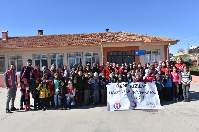 Uzaktaki köylerde gönül bağı kuruyorlar