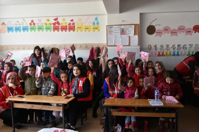 Uzaktaki köylerde gönül bağı kuruyorlar