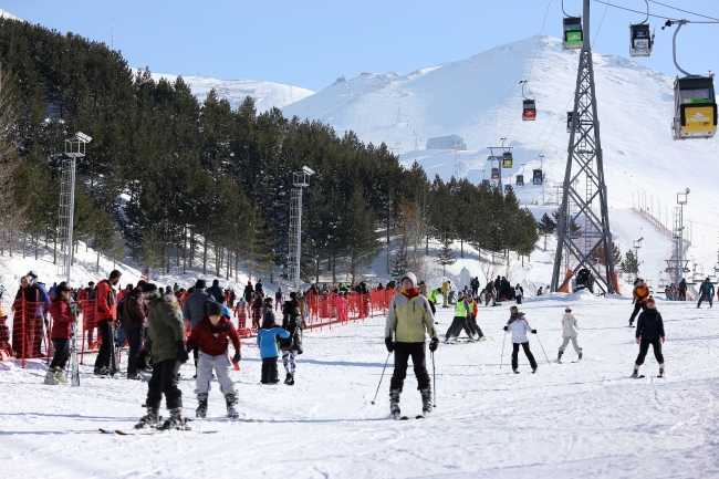 Doğu Anadolu'daki kayak merkezlerine büyük ilgi