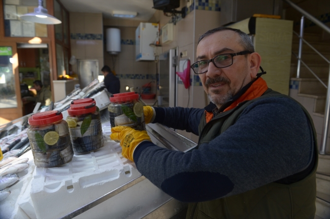 Lakerdalar kavanozu 100 liradan tezgahlarda