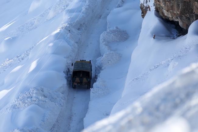 Eksi 30 derecede teröristlere göz açtırmıyorlar
