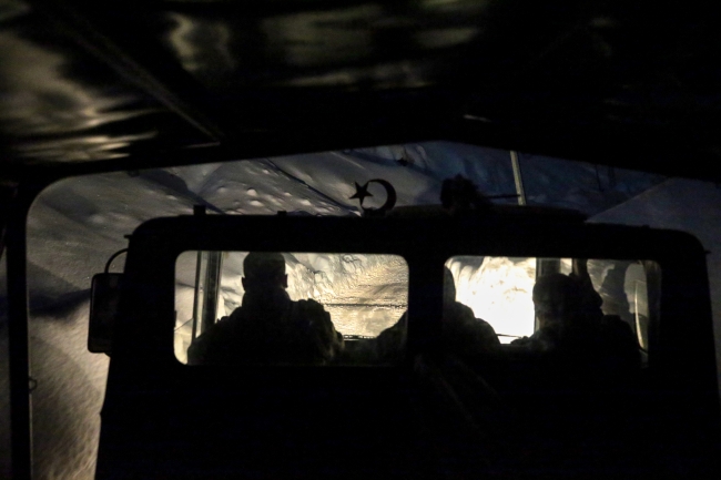 Eksi 30 derecede teröristlere göz açtırmıyorlar