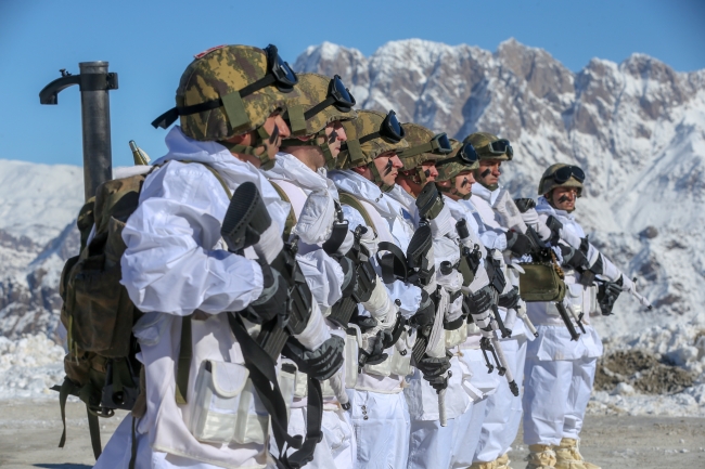 Eksi 30 derecede teröristlere göz açtırmıyorlar