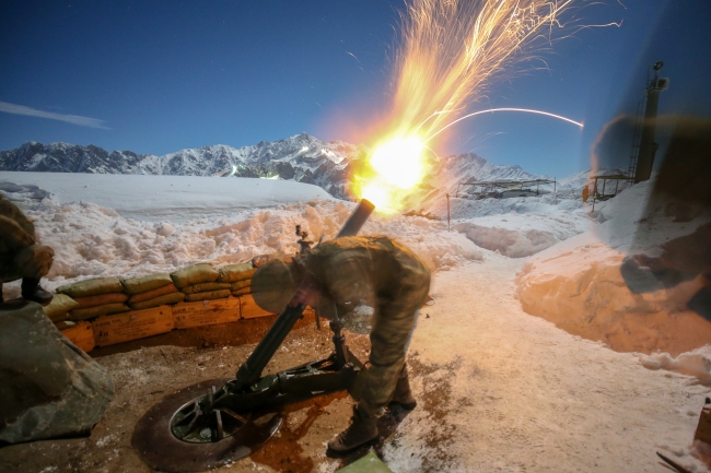 Eksi 30 derecede teröristlere göz açtırmıyorlar