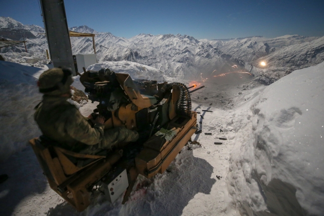 Eksi 30 derecede teröristlere göz açtırmıyorlar