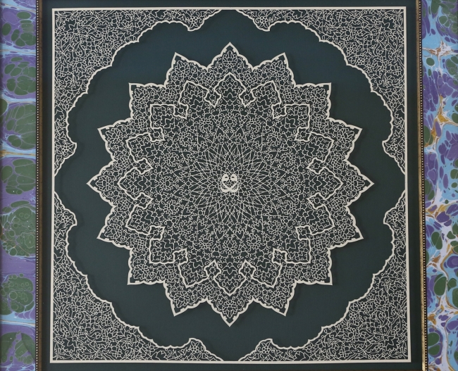 Sanat eserine dönüştürülen kuru yapraklar