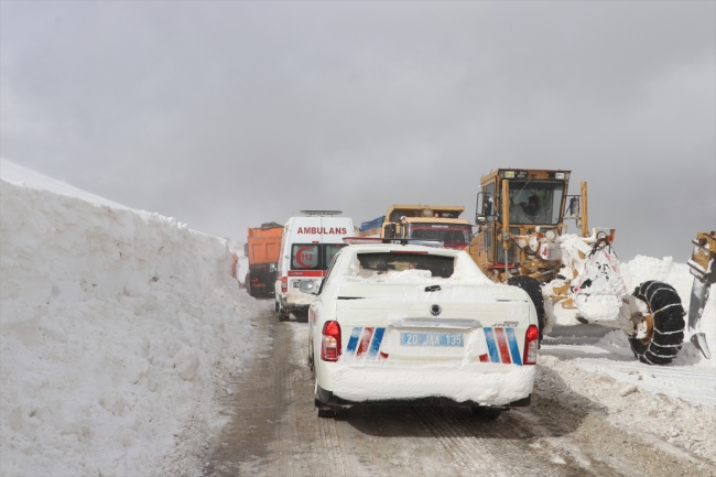 Denizli'deki kayak merkezinde mahsur kalanlar kurtarıldı